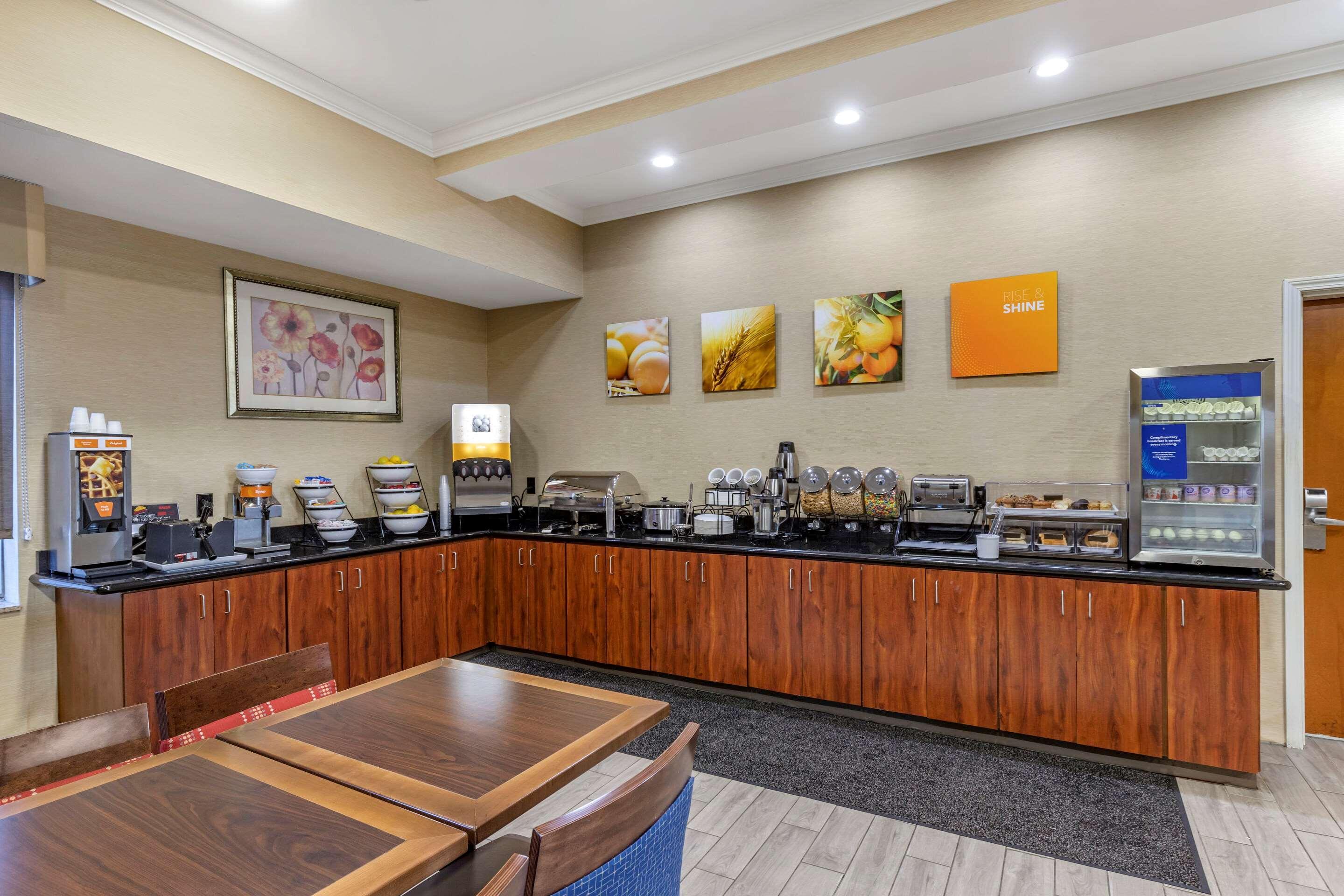 Comfort Inn & Suites Orangeburg Buitenkant foto